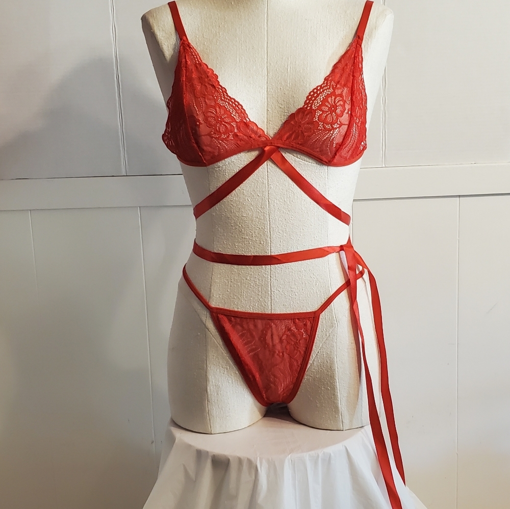 🦩Red Criss Cross v string lingerie set
